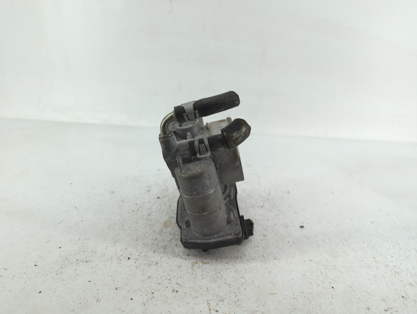 2011-2015 Nissan Rogue Throttle Body P/N:RME60-15 Fits Fits 2011 2012 2013 2014 2015 OEM Used Auto Parts - Oemusedautoparts1