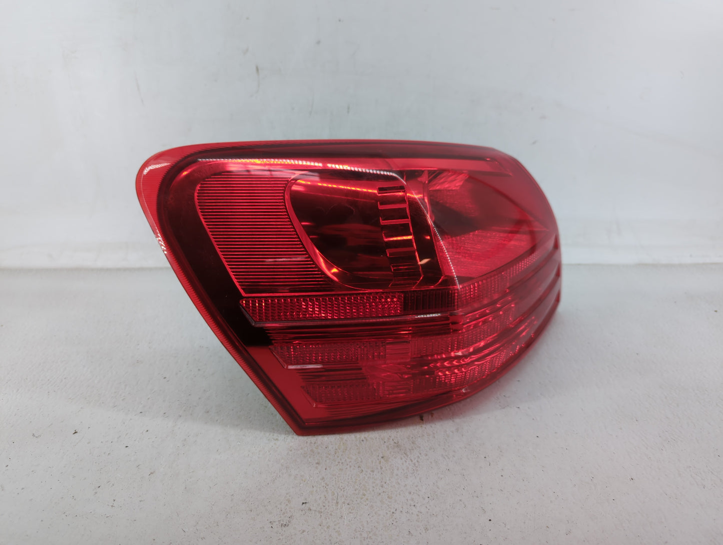 2008-2015 Nissan Rogue Tail Light Assembly Driver Left OEM P/N:DS685-B000L 2PA 946 099 Fits OEM Used Auto Parts - Oemusedaut
