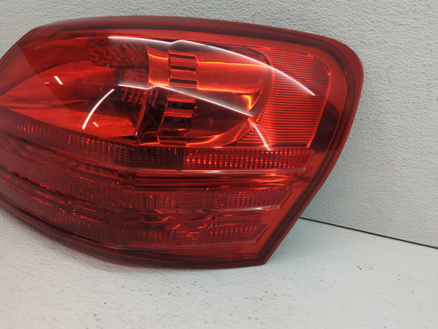 2008-2015 Nissan Rogue Tail Light Assembly Passenger Right OEM P/N:92403-E80 92405-3R510 Fits OEM Used Auto Parts - Oemuseda