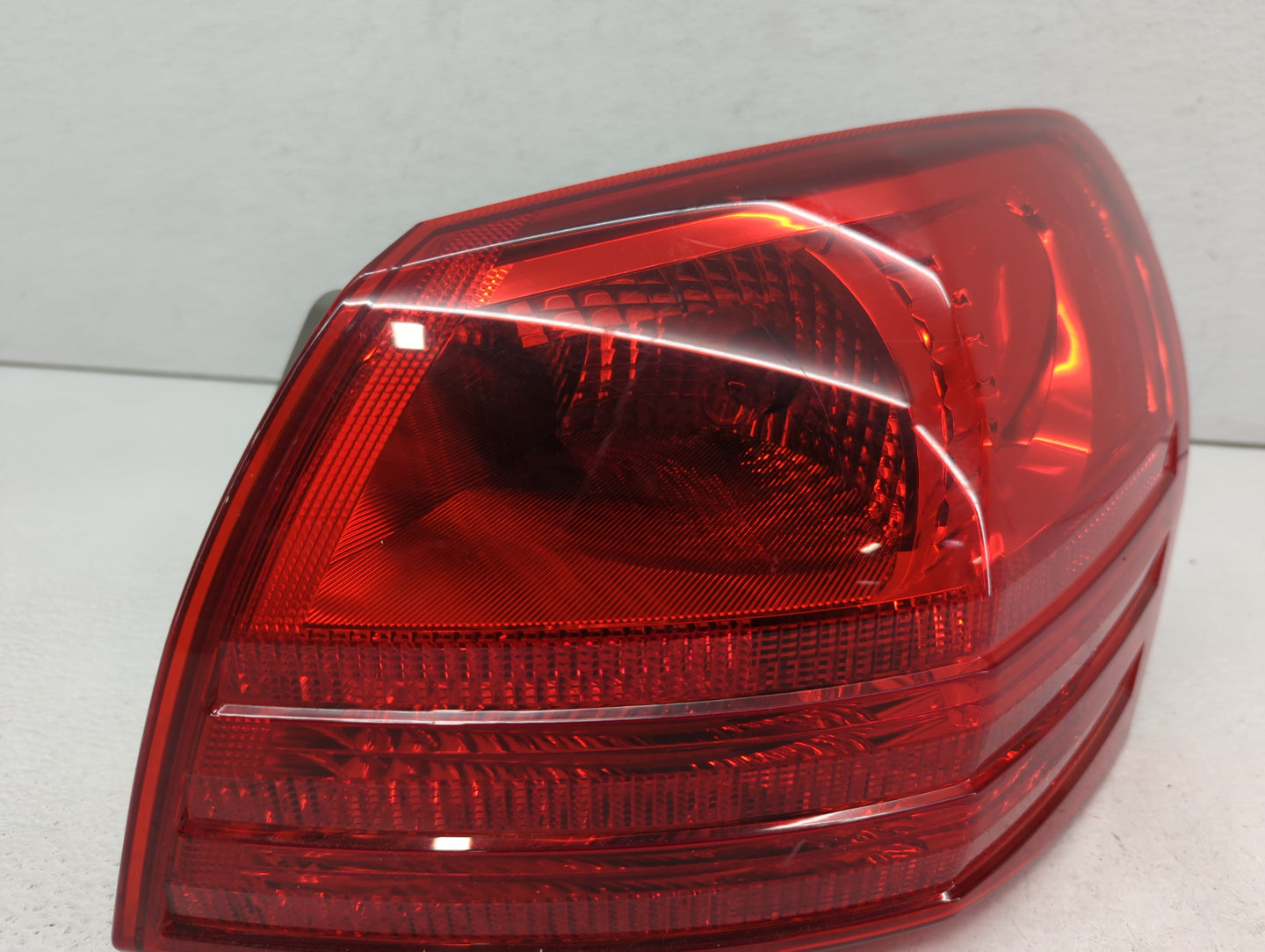 2008-2015 Nissan Rogue Tail Light Assembly Passenger Right OEM Fits Fits 2008 2009 2010 2011 2012 2013 2014 2015 OEM Used Au