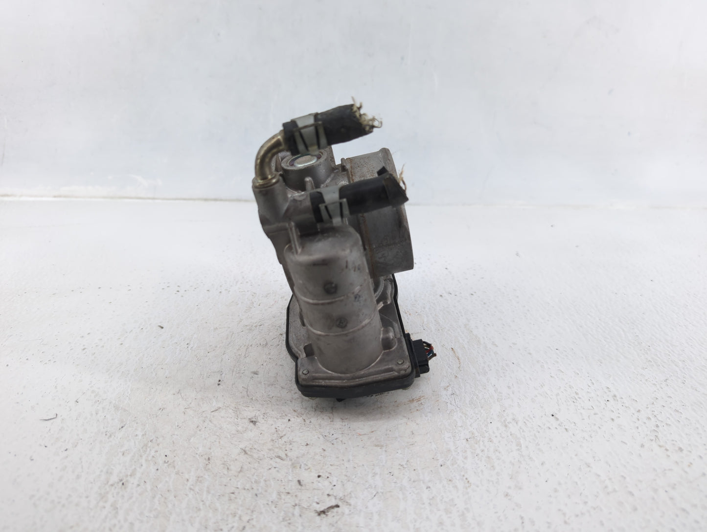2011-2015 Nissan Rogue Throttle Body P/N:RME60-15 Fits Fits 2011 2012 2013 2014 2015 OEM Used Auto Parts - Oemusedautoparts1