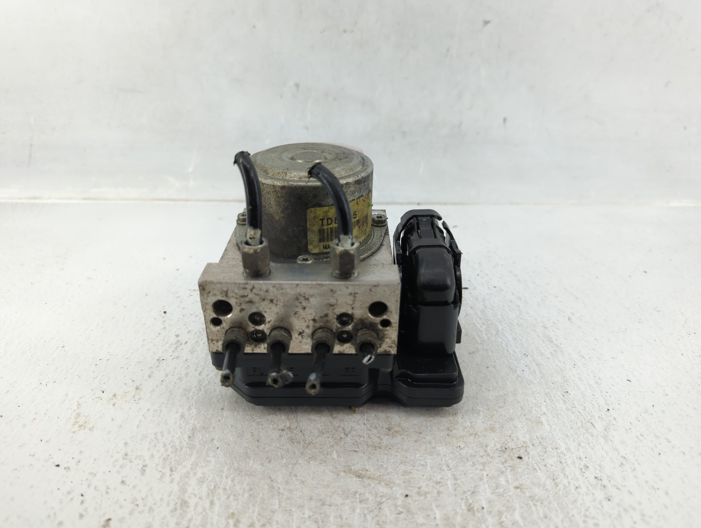 2012-2015 Nissan Rogue ABS Pump Control Module Replacement P/N:TD8405 Fits Fits 2012 2013 2014 2015 OEM Used Auto Parts - Oe