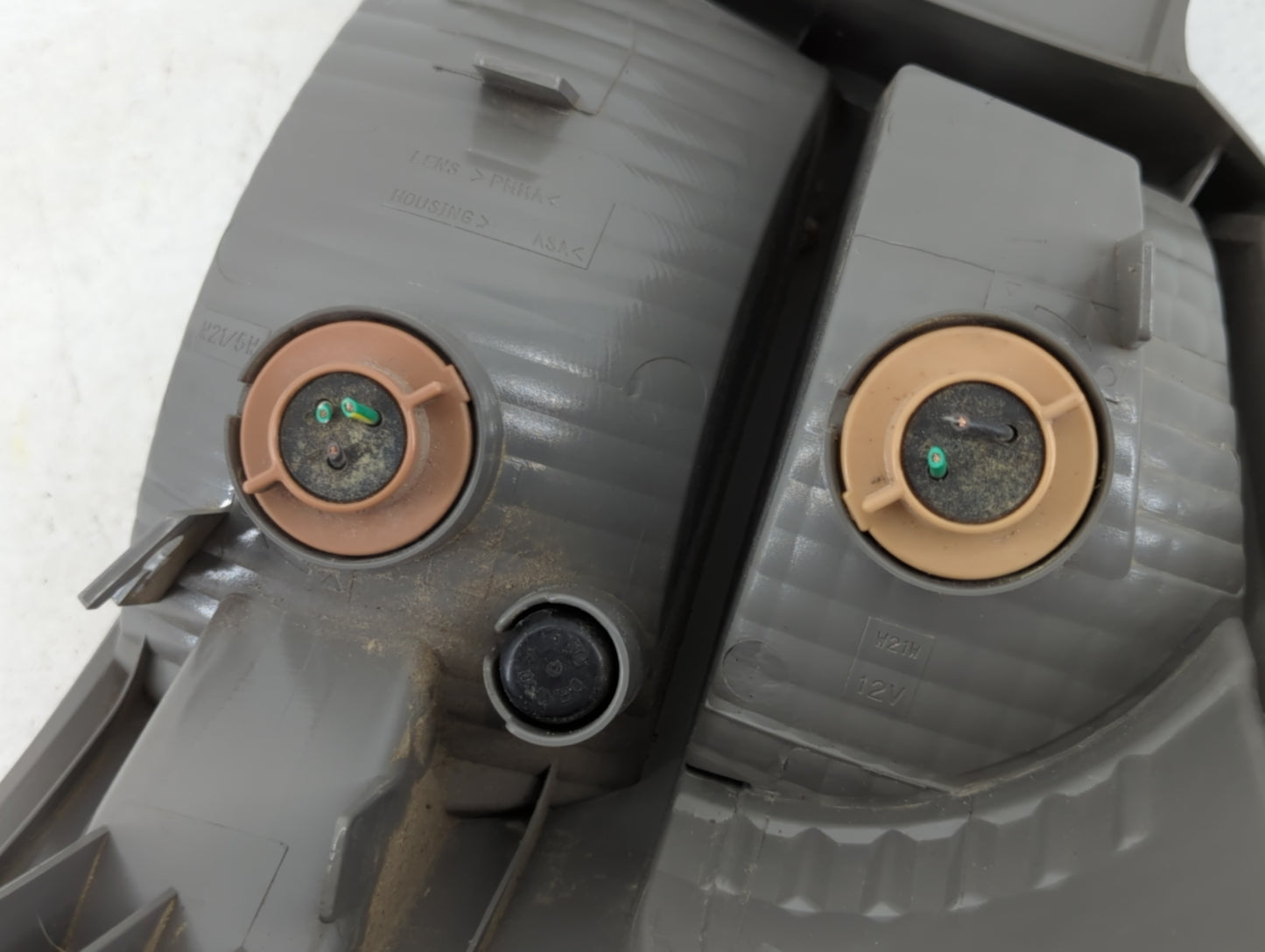 2008-2015 Nissan Rogue Tail Light Assembly Driver Left OEM Fits Fits 2008 2009 2010 2011 2012 2013 2014 2015 OEM Used Auto P