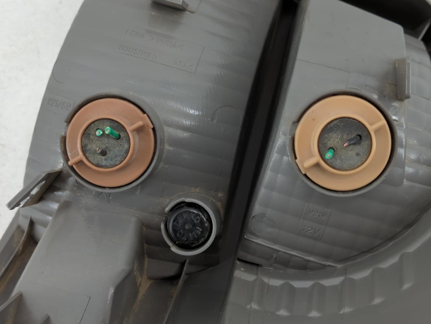 2008-2015 Nissan Rogue Tail Light Assembly Driver Left OEM Fits Fits 2008 2009 2010 2011 2012 2013 2014 2015 OEM Used Auto P