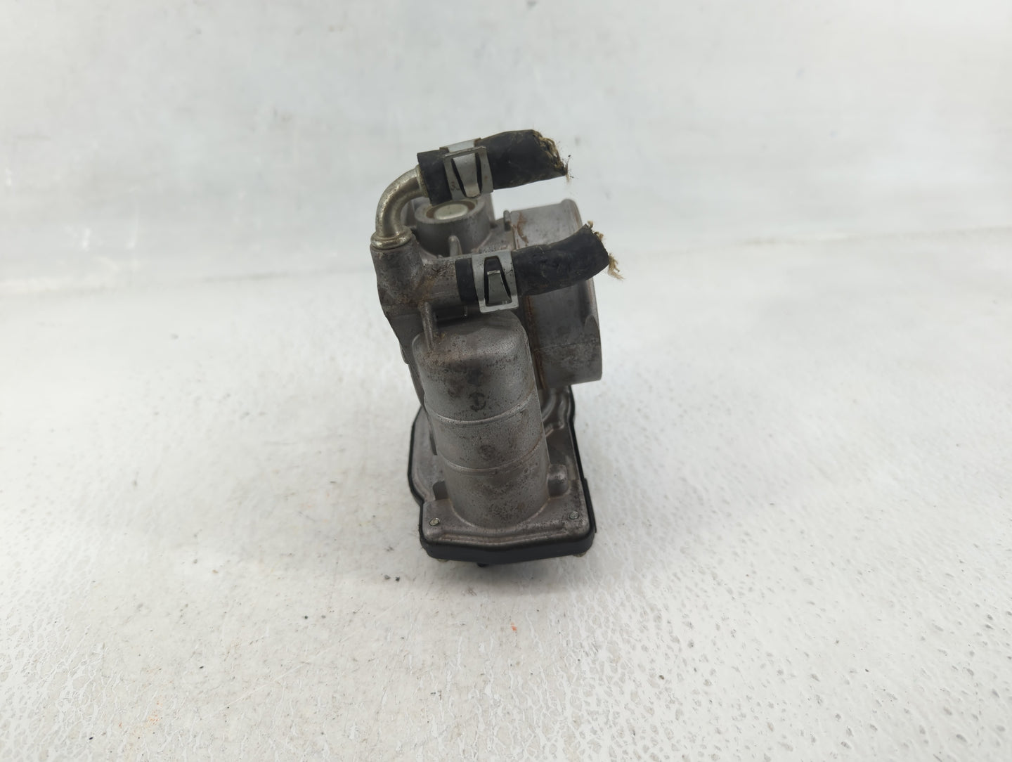 2011-2015 Nissan Rogue Throttle Body P/N:RVE60-15 Fits Fits 2011 2012 2013 2014 2015 OEM Used Auto Parts - Oemusedautoparts1