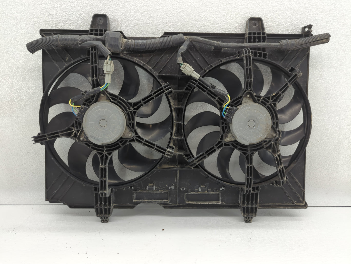 2010-2015 Nissan Rogue Left Radiator Fan Motor Assembly - Oemusedautoparts1.com