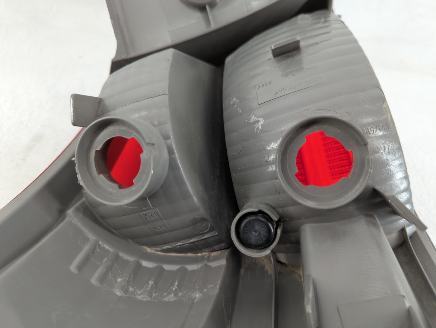 2008-2015 Nissan Rogue Tail Light Assembly Driver Left OEM P/N:DS685-B000L C83 Fits Fits 2008 2009 2010 2011 2012 2013 2014 