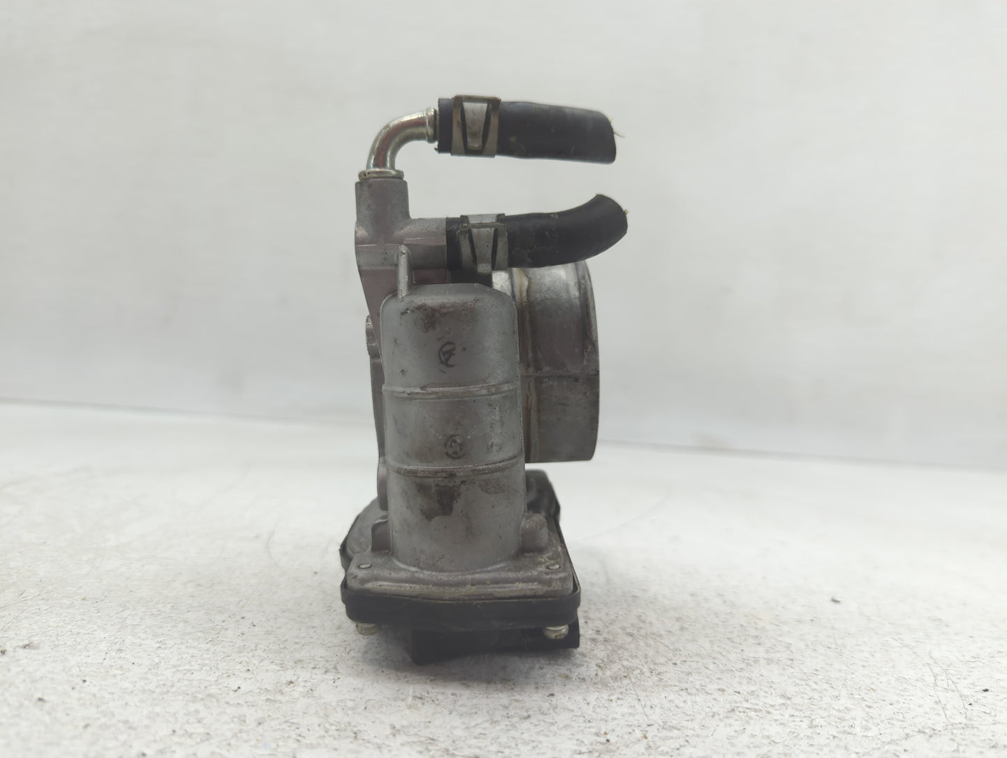 2011-2015 Nissan Rogue Throttle Body P/N:K 2Z12 2 526-01 Fits Fits 2011 2012 2013 2014 2015 OEM Used Auto Parts - Oemusedaut