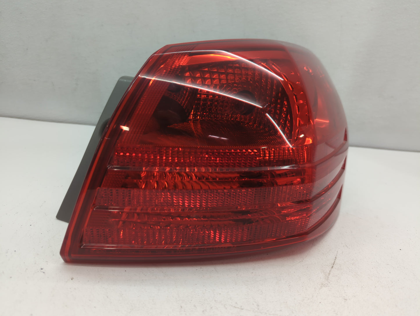 2008-2015 Nissan Rogue Tail Light Assembly Passenger Right OEM Fits Fits 2008 2009 2010 2011 2012 2013 2014 2015 OEM Used Au