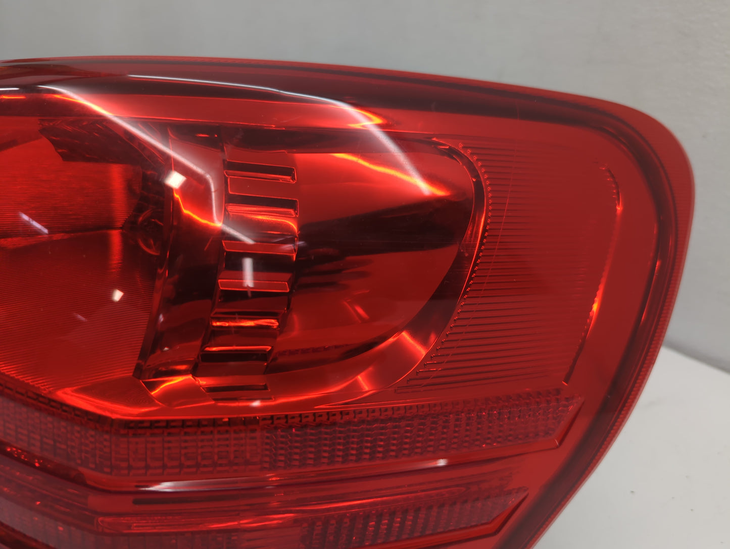 2008-2015 Nissan Rogue Tail Light Assembly Passenger Right OEM Fits Fits 2008 2009 2010 2011 2012 2013 2014 2015 OEM Used Au