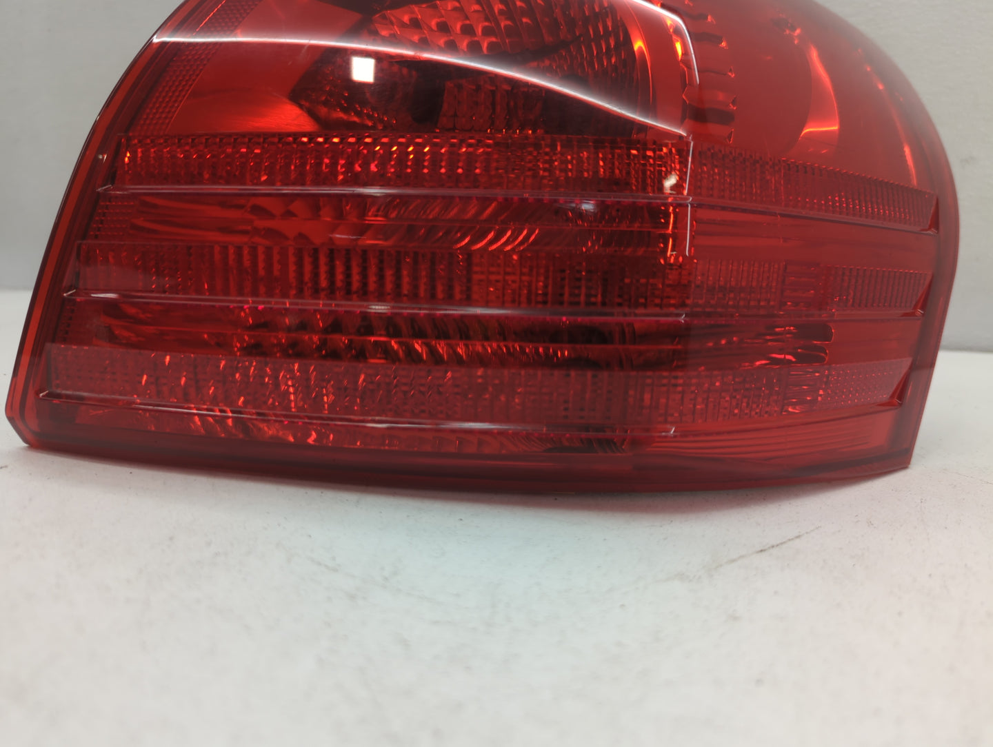 2008-2015 Nissan Rogue Tail Light Assembly Passenger Right OEM Fits Fits 2008 2009 2010 2011 2012 2013 2014 2015 OEM Used Au