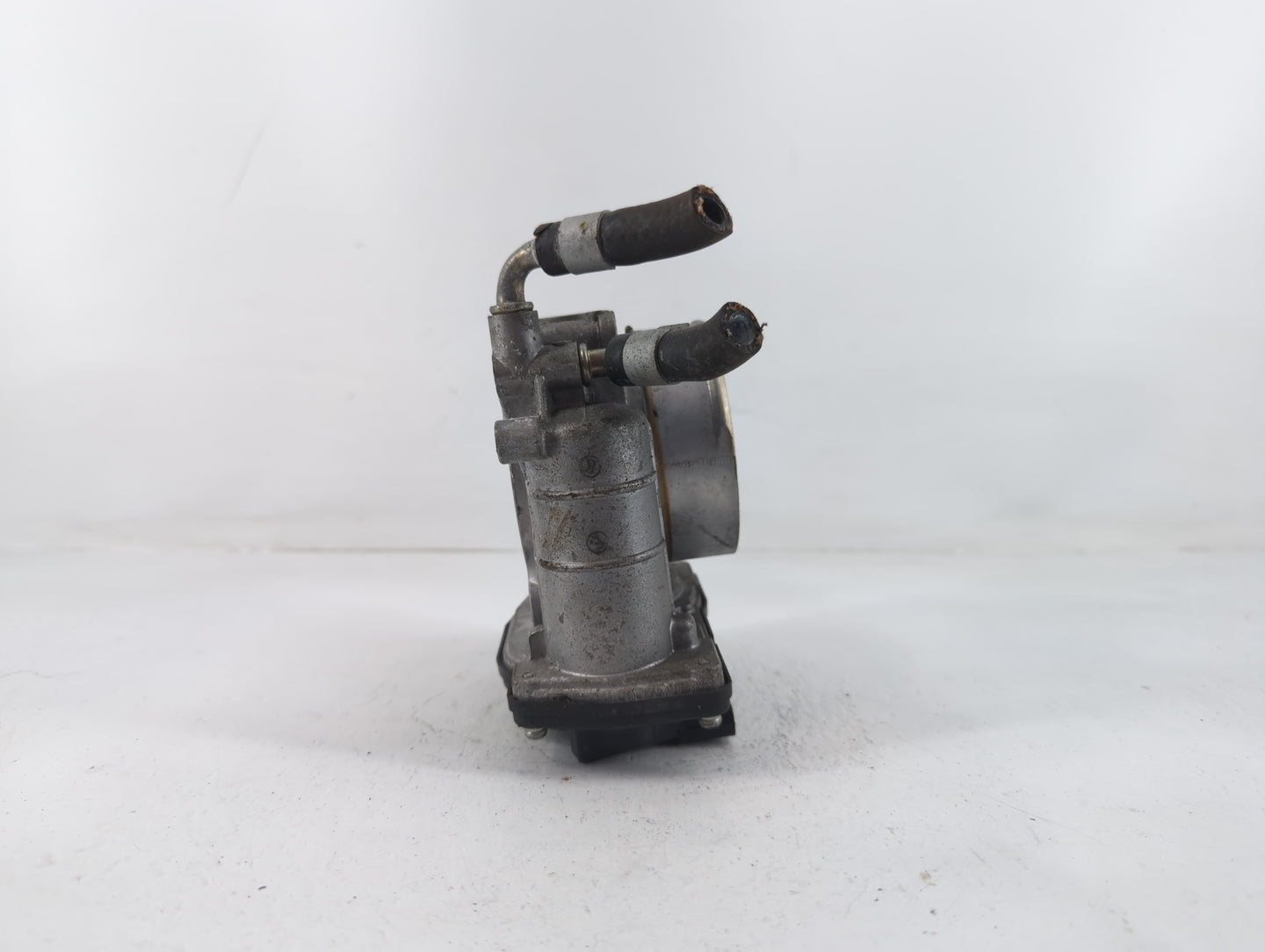 2011-2015 Nissan Rogue Throttle Body P/N:K 2402 2 526-01 Fits Fits 2011 2012 2013 2014 2015 OEM Used Auto Parts - Oemusedaut