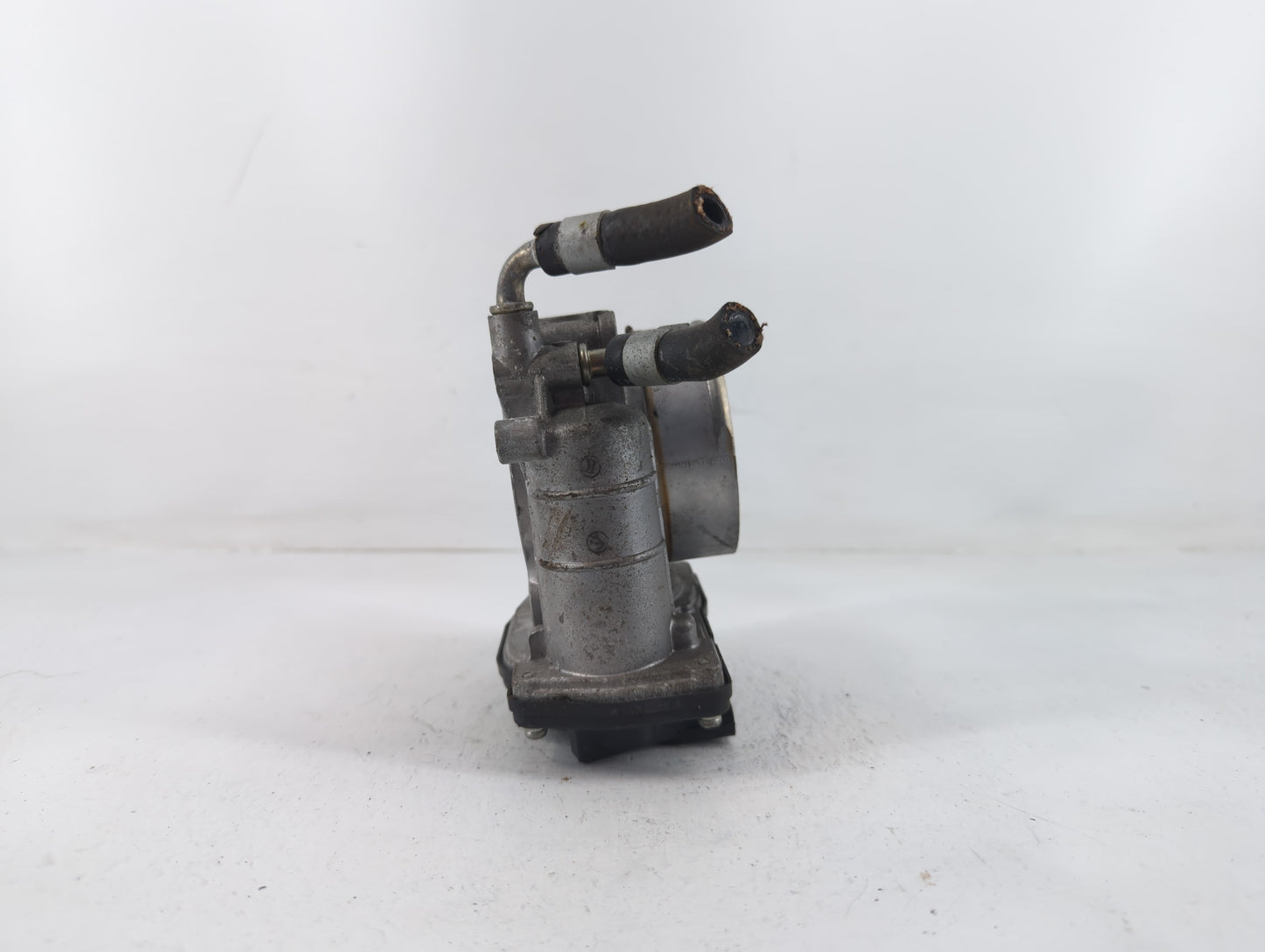 2011-2015 Nissan Rogue Throttle Body P/N:K 2402 2 526-01 Fits Fits 2011 2012 2013 2014 2015 OEM Used Auto Parts - Oemusedaut