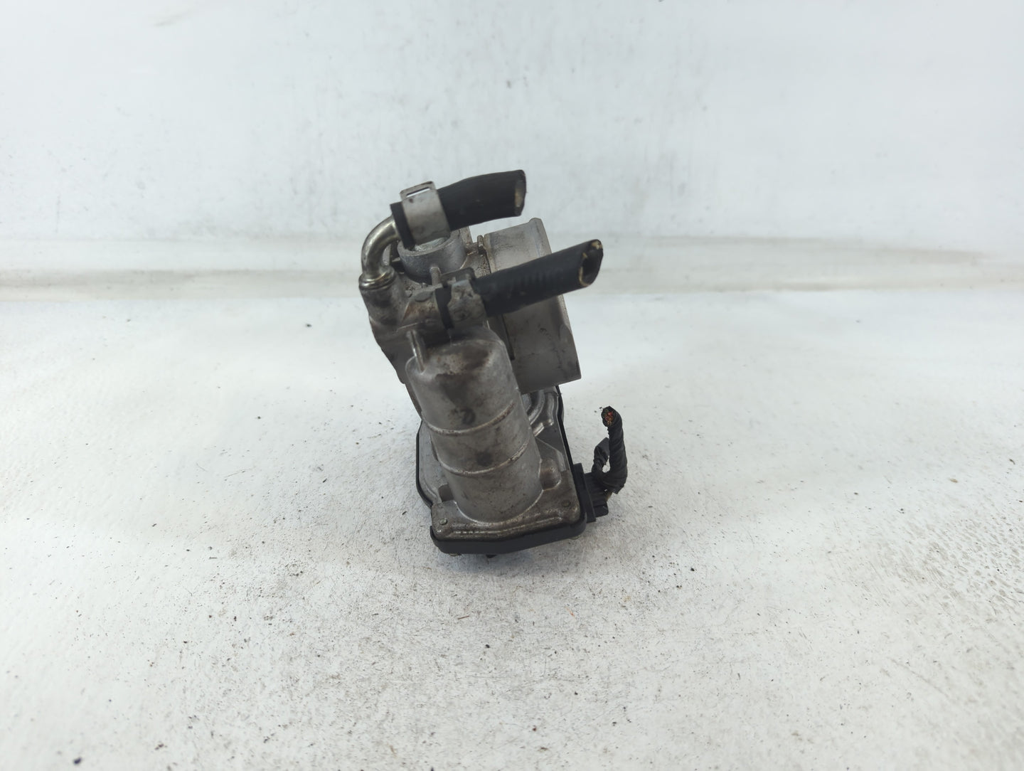 2011-2015 Nissan Rogue Throttle Body P/N:1Z12H RME60-15 Fits Fits 2011 2012 2013 2014 2015 OEM Used Auto Parts - Oemusedauto
