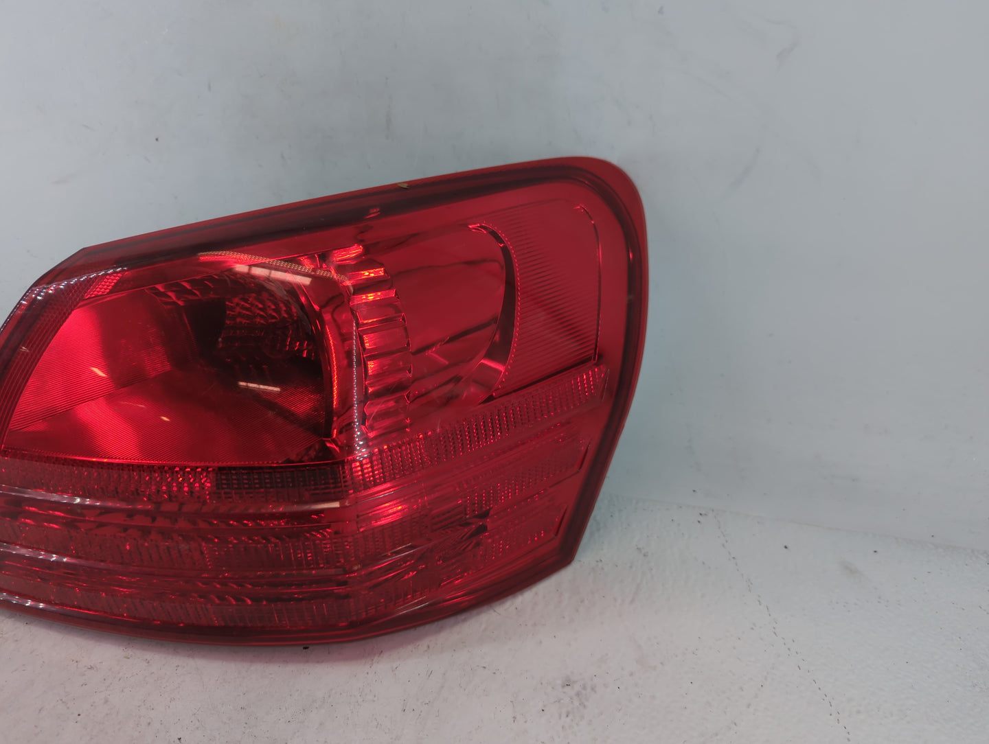2008-2015 Nissan Rogue Tail Light Assembly Passenger Right OEM Fits Fits 2008 2009 2010 2011 2012 2013 2014 2015 OEM Used Au