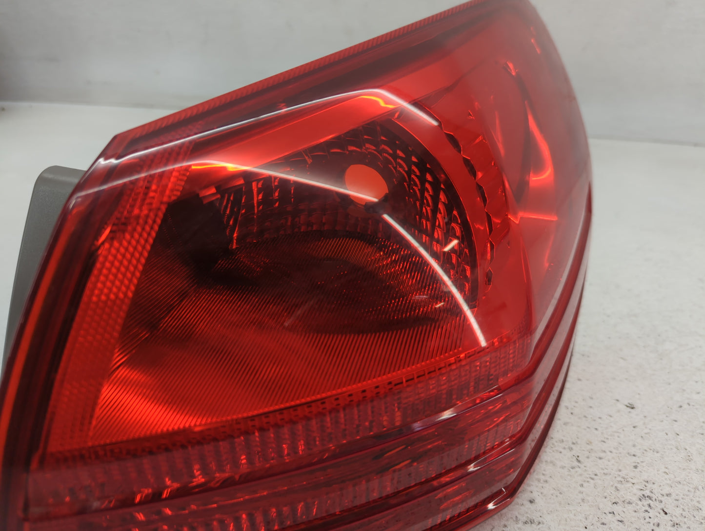 2008-2015 Nissan Rogue Tail Light Assembly Passenger Right OEM Fits Fits 2008 2009 2010 2011 2012 2013 2014 2015 OEM Used Au