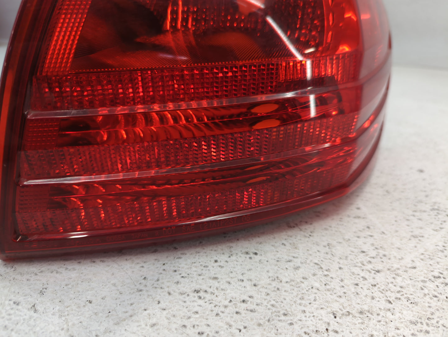 2008-2015 Nissan Rogue Tail Light Assembly Passenger Right OEM Fits Fits 2008 2009 2010 2011 2012 2013 2014 2015 OEM Used Au