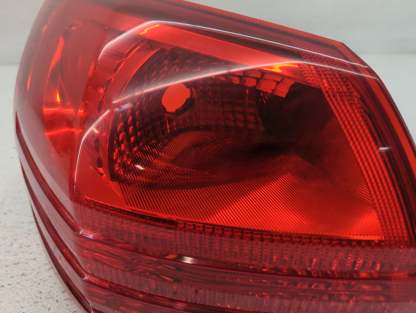 2008-2015 Nissan Rogue Tail Light Assembly Driver Left OEM Fits Fits 2008 2009 2010 2011 2012 2013 2014 2015 OEM Used Auto P