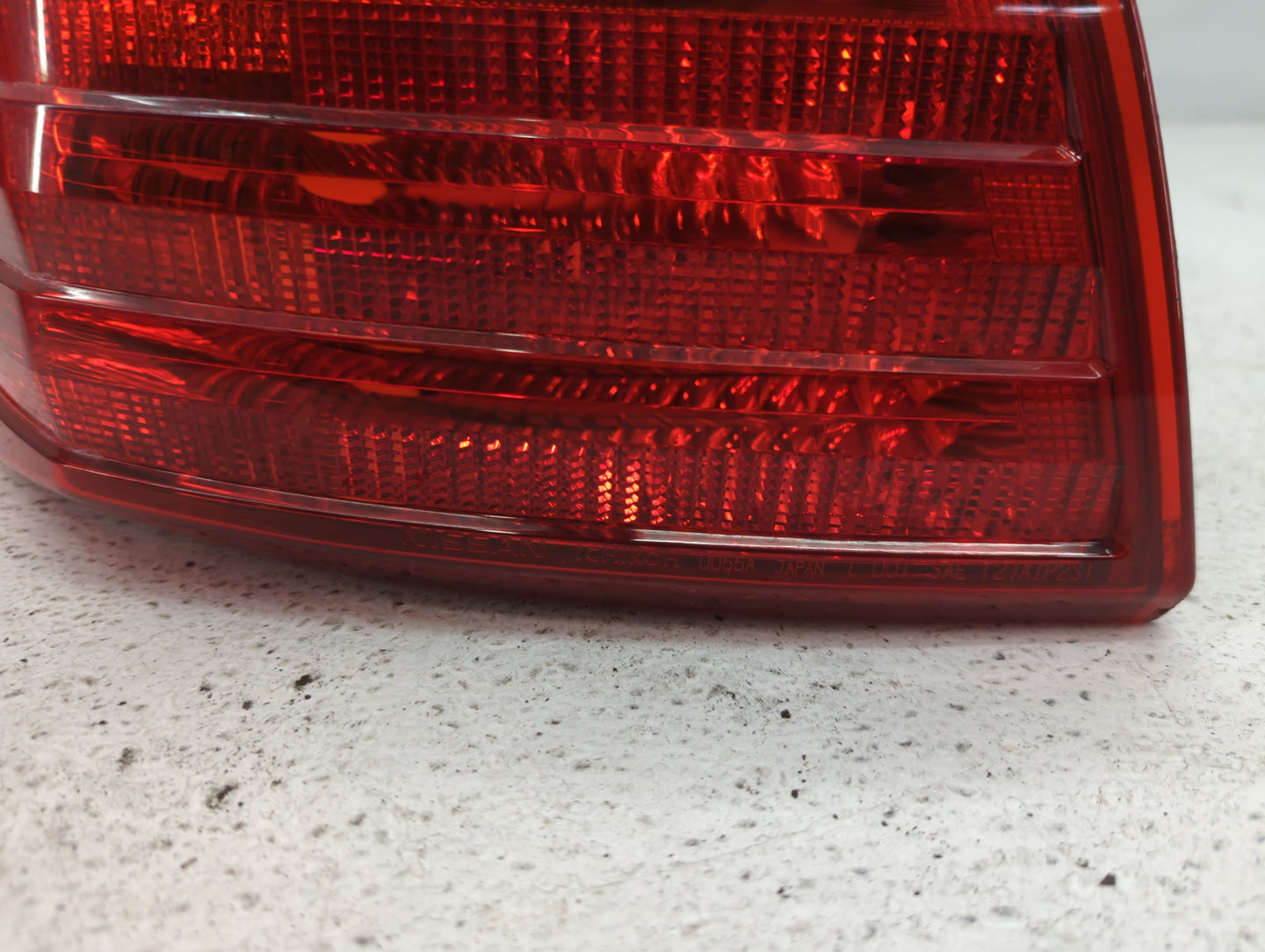 2008-2015 Nissan Rogue Tail Light Assembly Driver Left OEM Fits Fits 2008 2009 2010 2011 2012 2013 2014 2015 OEM Used Auto P