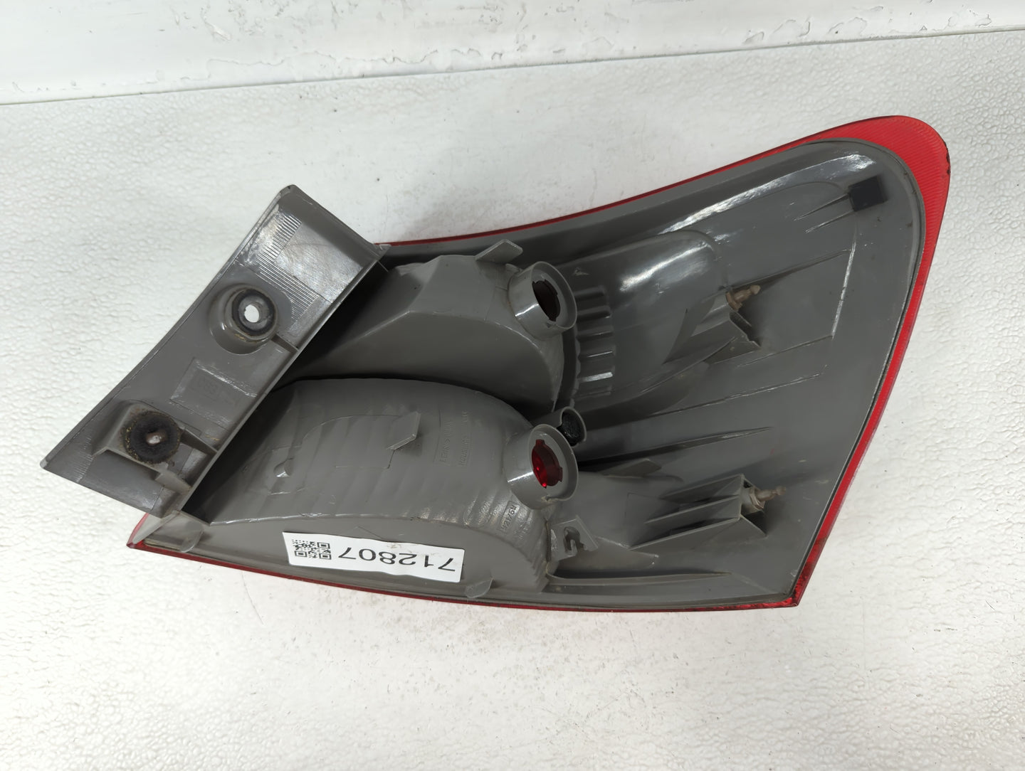 2008-2015 Nissan Rogue Tail Light Assembly Driver Left OEM Fits Fits 2008 2009 2010 2011 2012 2013 2014 2015 OEM Used Auto P