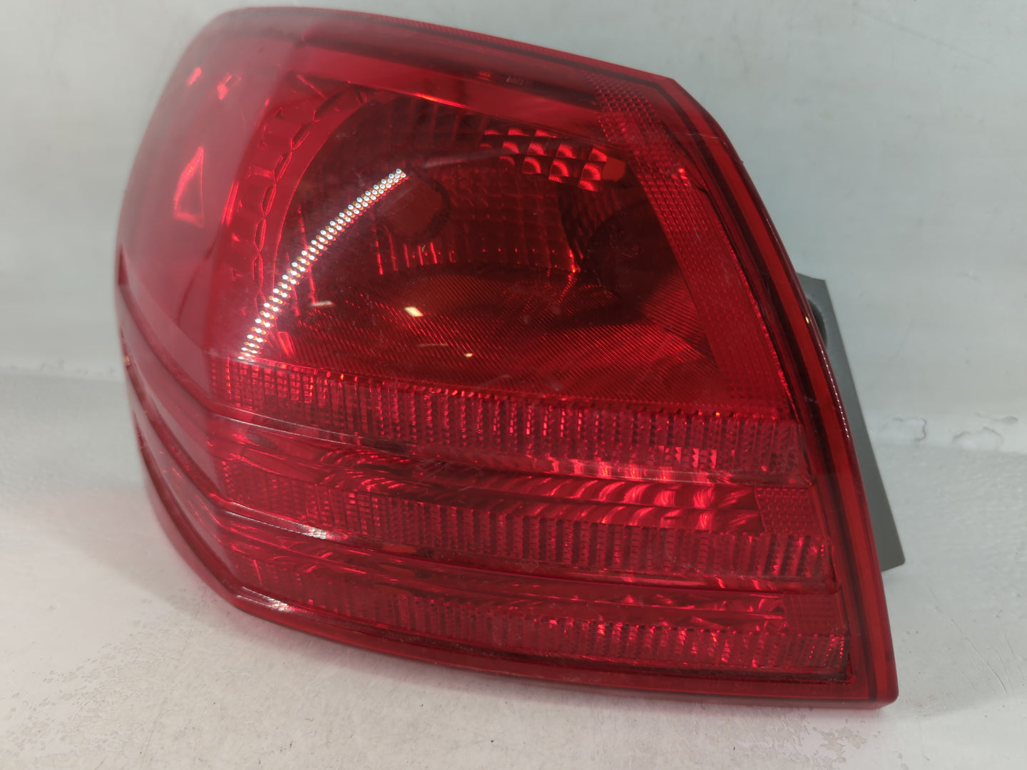 2008-2015 Nissan Rogue Tail Light Assembly Passenger Right OEM Fits Fits 2008 2009 2010 2011 2012 2013 2014 2015 OEM Used Au