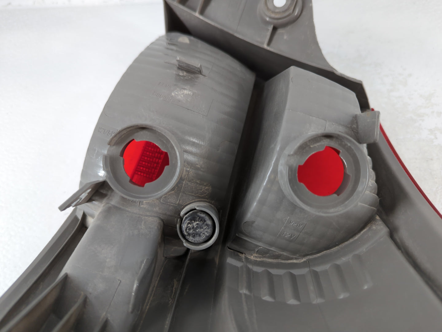 2008-2015 Nissan Rogue Tail Light Assembly Passenger Right OEM Fits Fits 2008 2009 2010 2011 2012 2013 2014 2015 OEM Used Au
