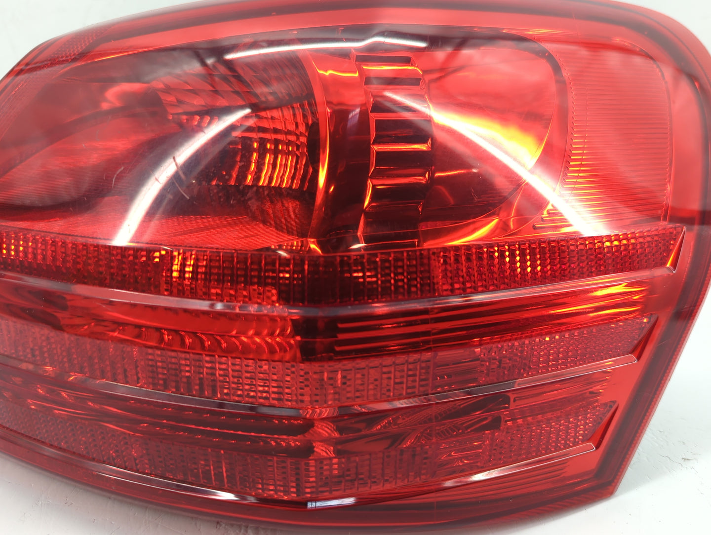 2008-2015 Nissan Rogue Tail Light Assembly Passenger Right OEM Fits Fits 2008 2009 2010 2011 2012 2013 2014 2015 OEM Used Au