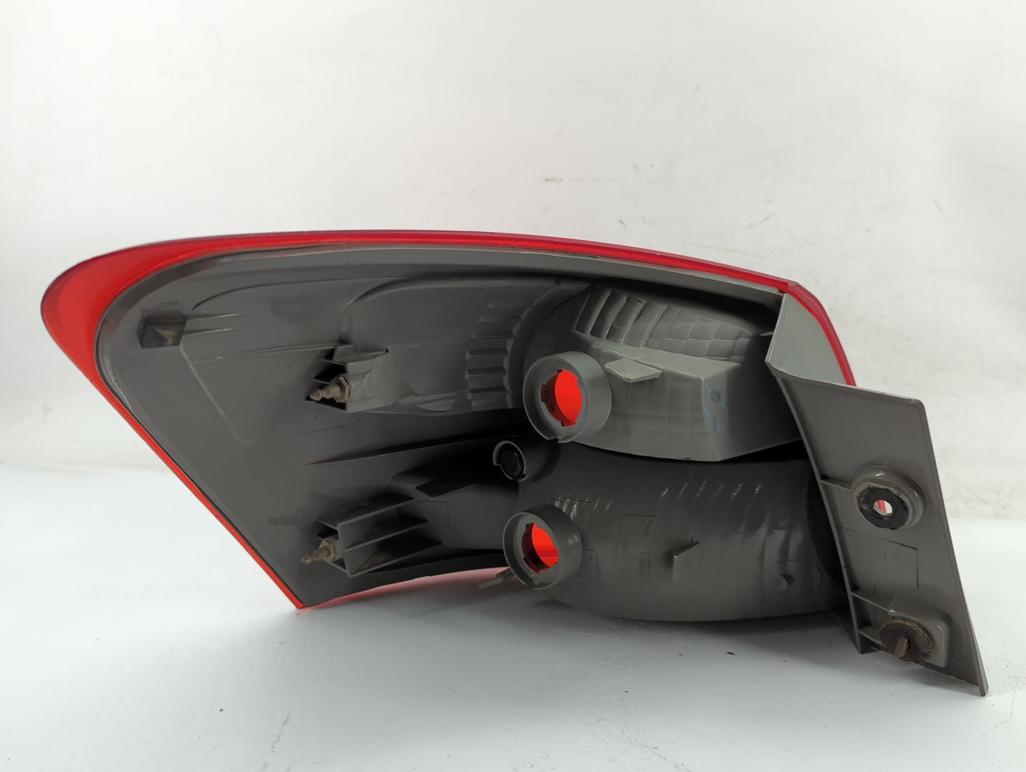 2008-2015 Nissan Rogue Tail Light Assembly Passenger Right OEM Fits Fits 2008 2009 2010 2011 2012 2013 2014 2015 OEM Used Au