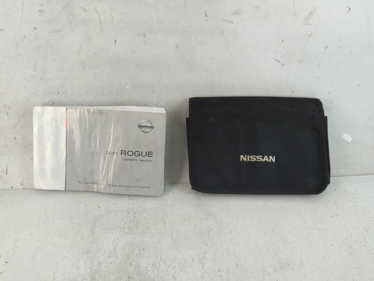 2013 Nissan Rogue Owners Manual Book Guide P/N:OM3E-OS35UO OEM Used Auto Parts - Oemusedautoparts1.com