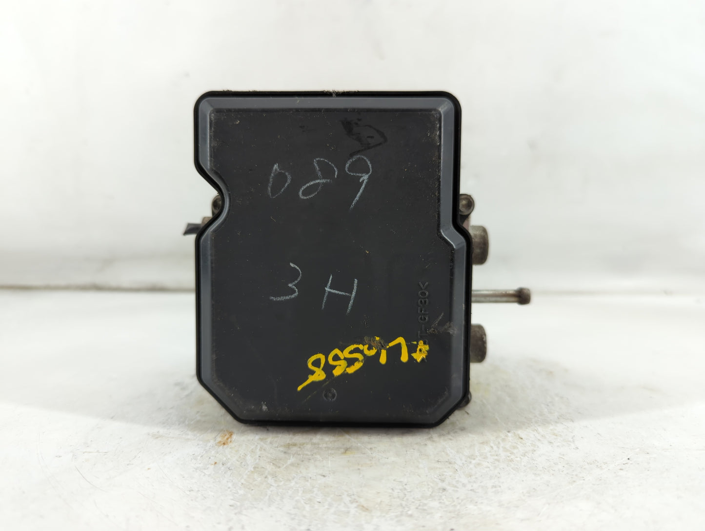 2012-2015 Nissan Rogue ABS Pump Control Module Replacement P/N:39021739 Fits Fits 2012 2013 2014 2015 OEM Used Auto Parts - 