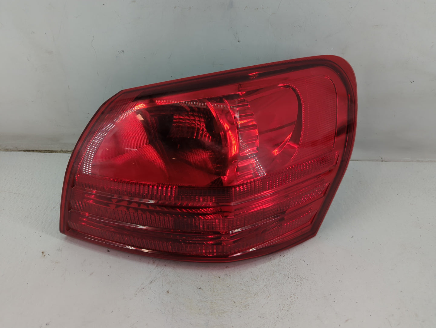 2008-2015 Nissan Rogue Tail Light Assembly Passenger Right OEM Fits Fits 2008 2009 2010 2011 2012 2013 2014 2015 OEM Used Au