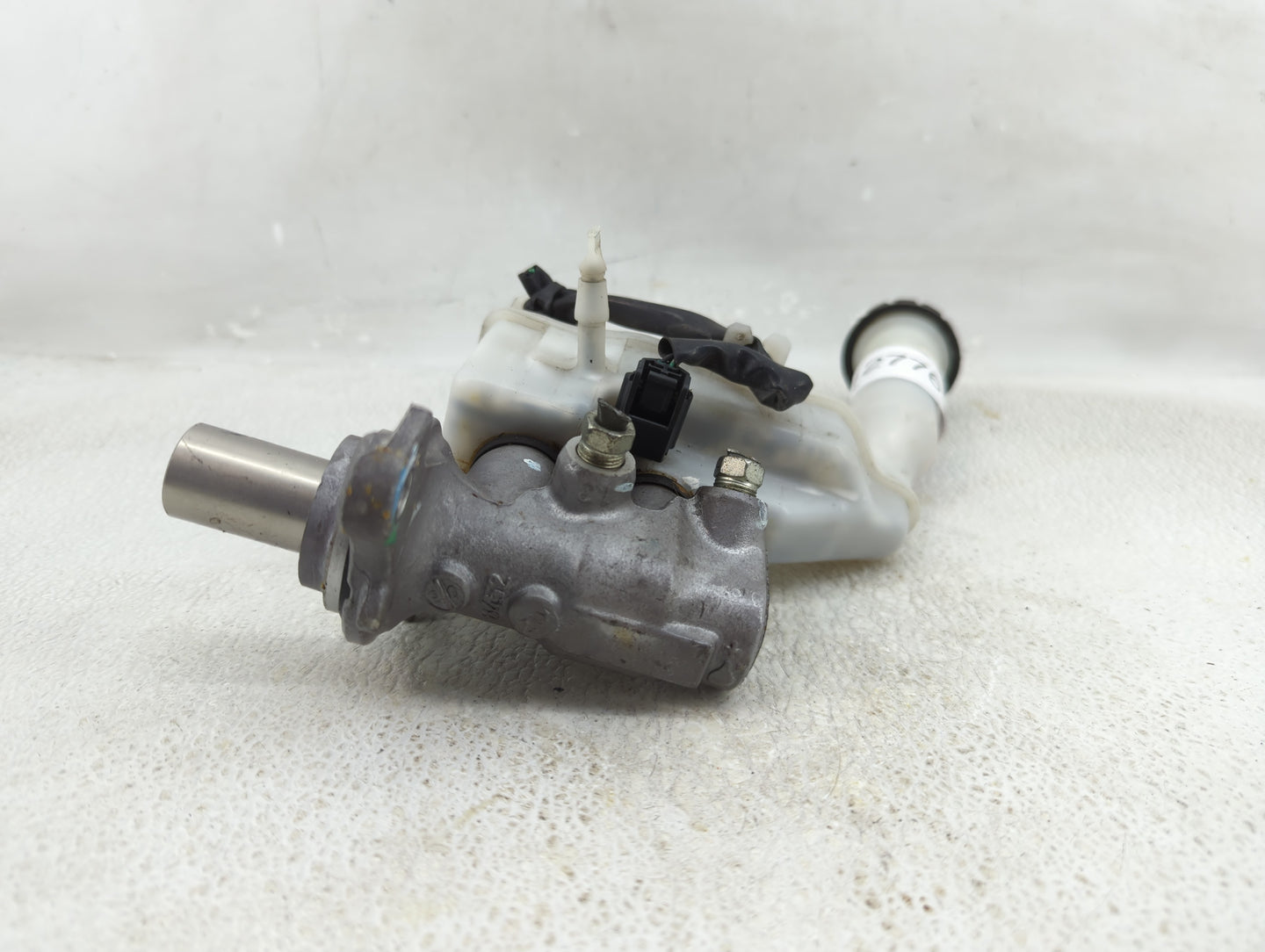 2013-2019 Nissan Sentra Brake Master Cylinder 1277639 - Oemusedautoparts1.com