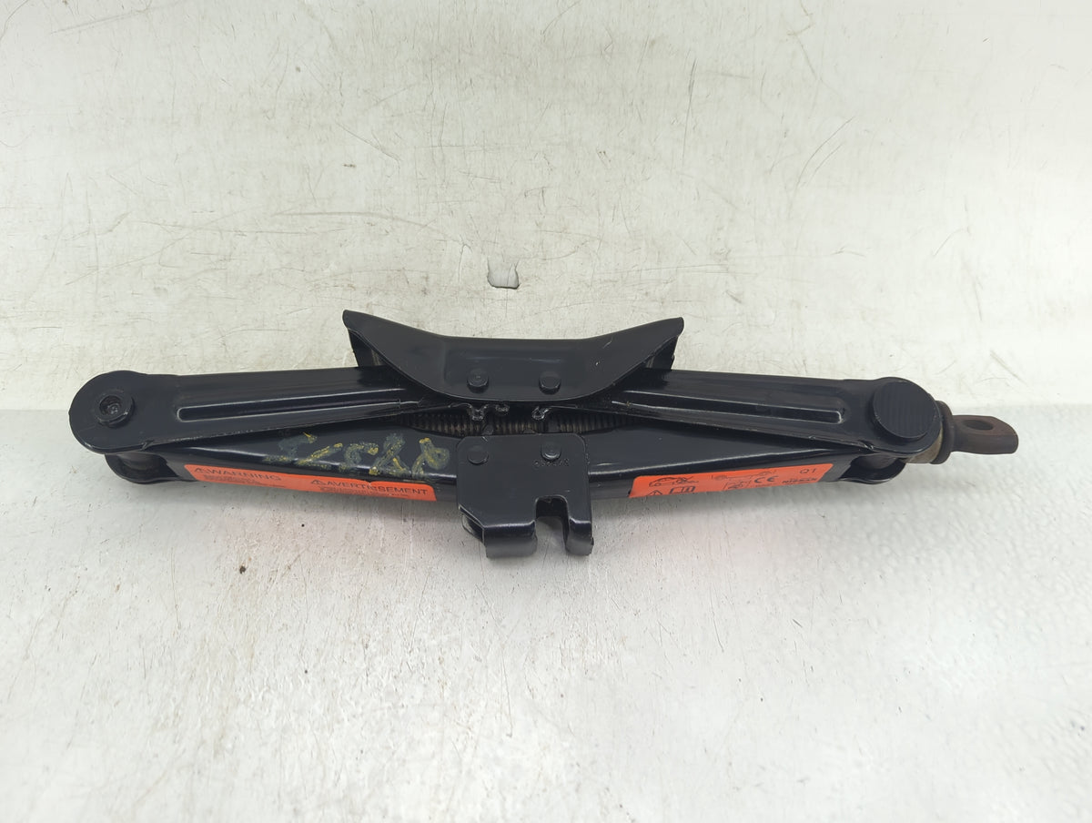 2013 Nissan Sentra Spare Scissor Car Jack 1415942 - Oemusedautoparts1.com