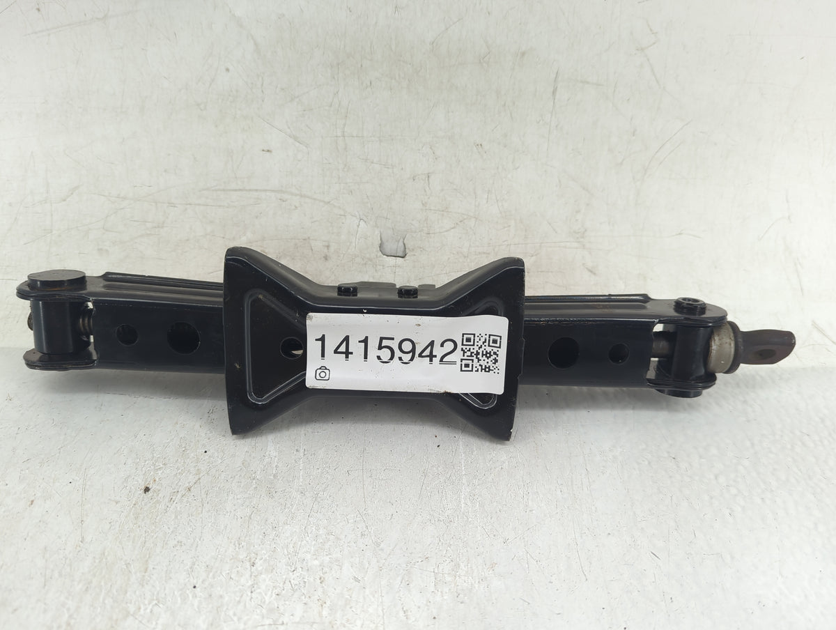 2013 Nissan Sentra Spare Scissor Car Jack 1415942 - Oemusedautoparts1.com