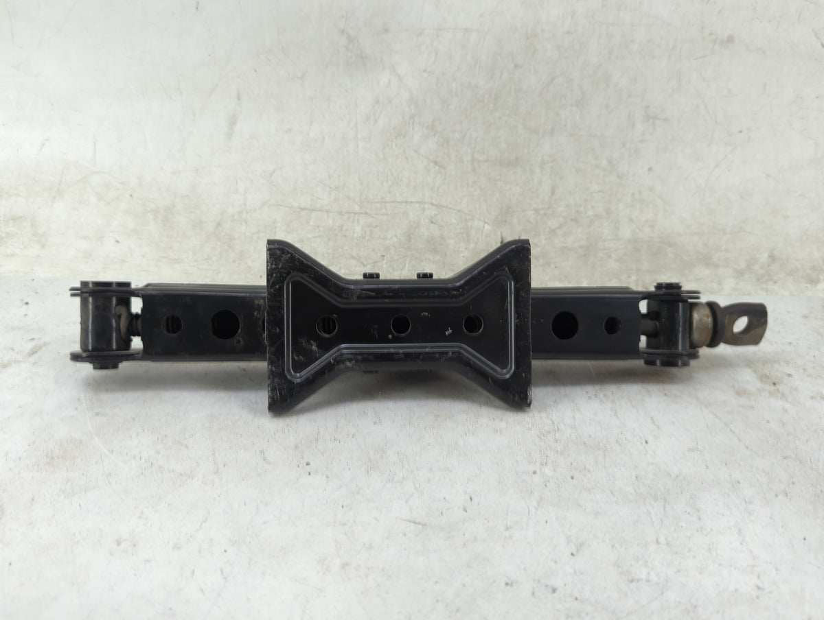 2013 Nissan Sentra Spare Scissor Car Jack 1460280 - Oemusedautoparts1.com