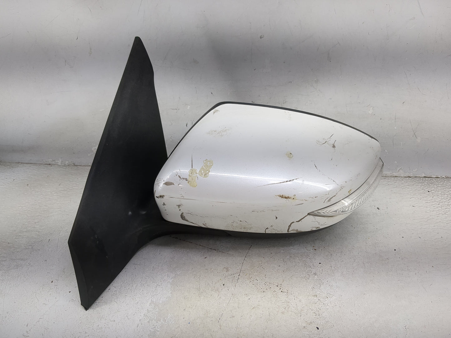 2013-2015 Nissan Sentra Driver Side View Mirror - Left Door Mirror OEM Used - Oemusedautoparts1.com