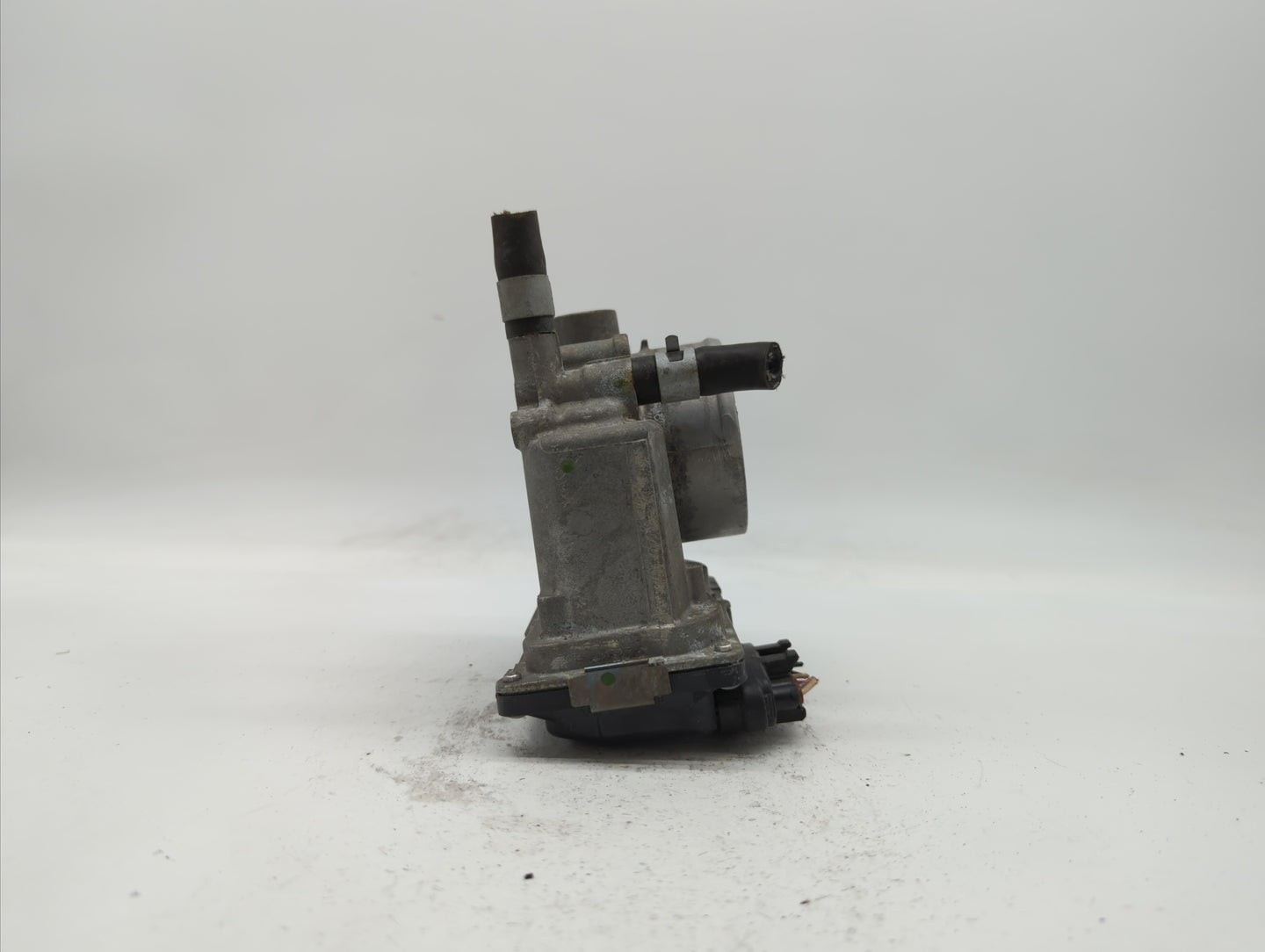 2013-2019 Nissan Sentra Throttle Body P/N:3RA60-01 C 3RA60-01 E, 3RA60-01 D Fits Fits 2013 2014 2015 2016 2017 2018 2019 OEM