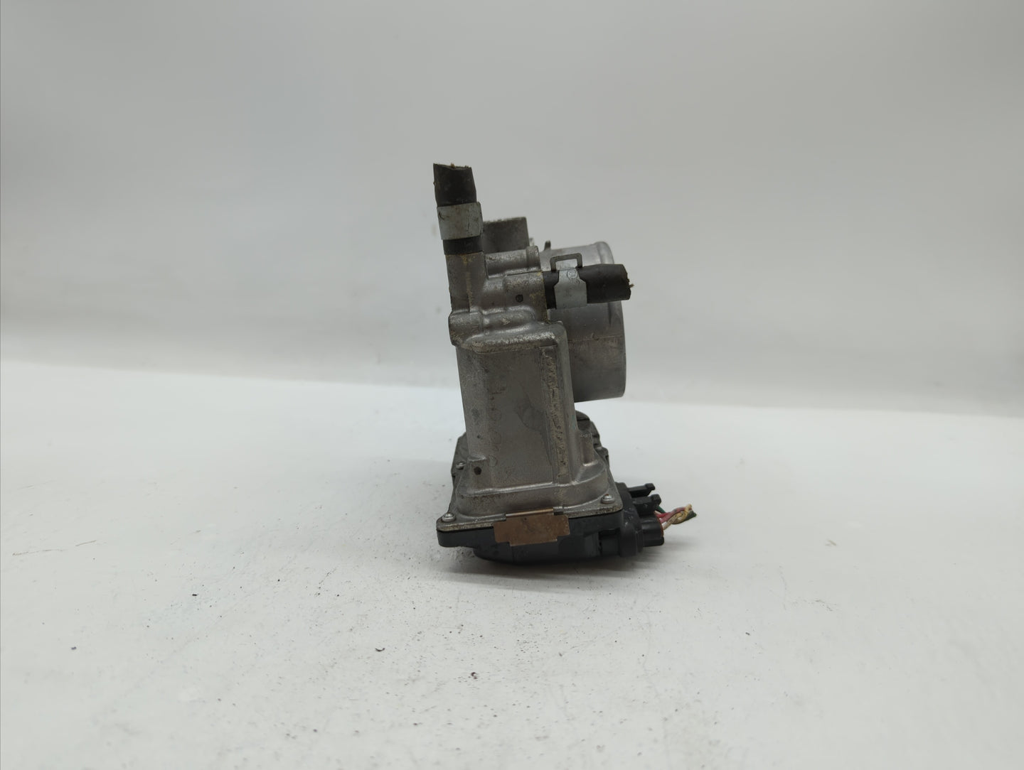 2013-2019 Nissan Sentra Throttle Body P/N:3RA60-01 C 3RA60-01 E, 3RA60-01 D Fits Fits 2013 2014 2015 2016 2017 2018 2019 OEM