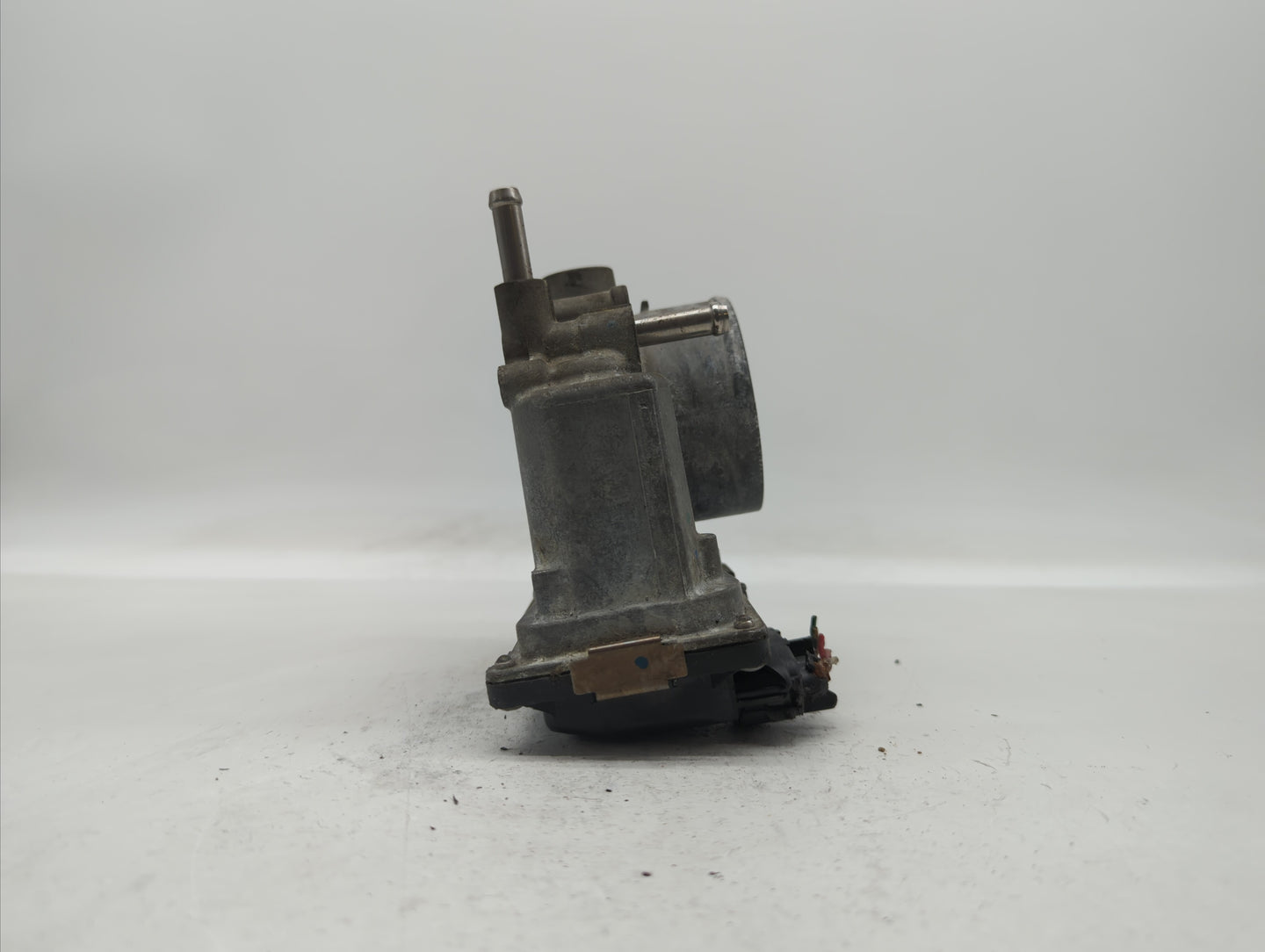 2013-2019 Nissan Sentra Throttle Body P/N:3RA60-01 C 3RA60-01 E, 3RA60-01 D Fits Fits 2013 2014 2015 2016 2017 2018 2019 OEM
