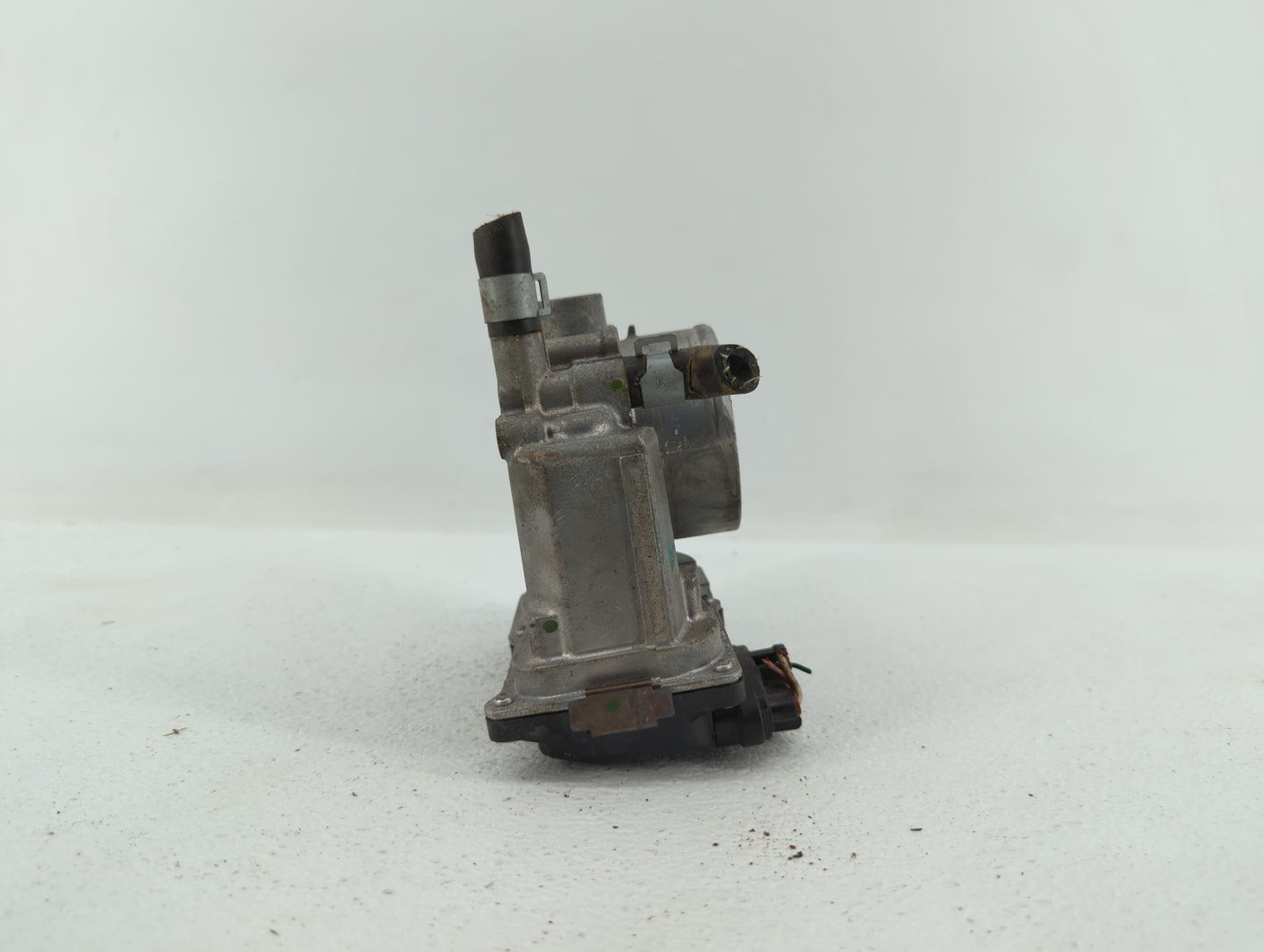 2013-2019 Nissan Sentra Throttle Body P/N:3RA60-01 C 3RA60-01 E, 3RA60-01 D Fits Fits 2013 2014 2015 2016 2017 2018 2019 OEM