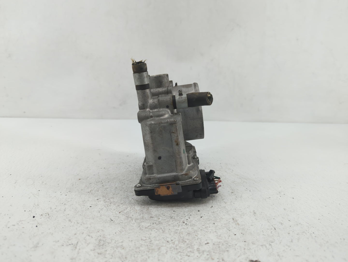 2013-2019 Nissan Sentra Throttle Body P/N:3RA60-01 C 3RA60-01 E, 3RA60-01 D Fits Fits 2013 2014 2015 2016 2017 2018 2019 OEM