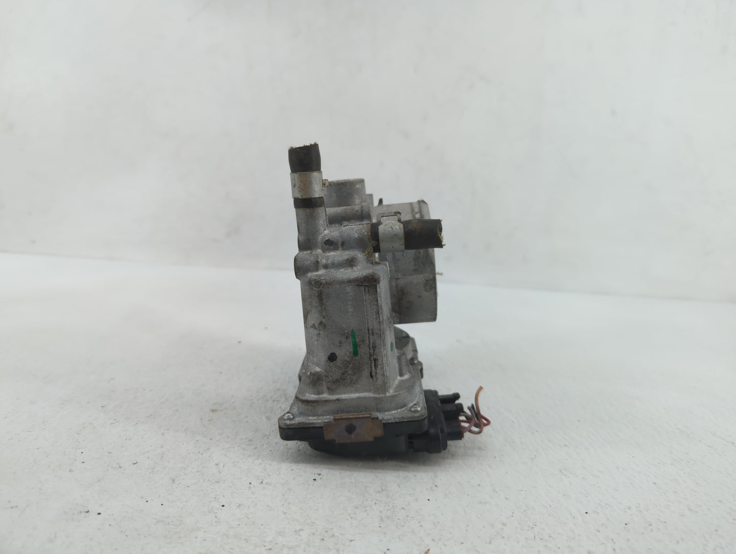 2013-2019 Nissan Sentra Throttle Body P/N:3RA60-01 C 3RA60-01 E, 3RA60-01 D Fits Fits 2013 2014 2015 2016 2017 2018 2019 OEM