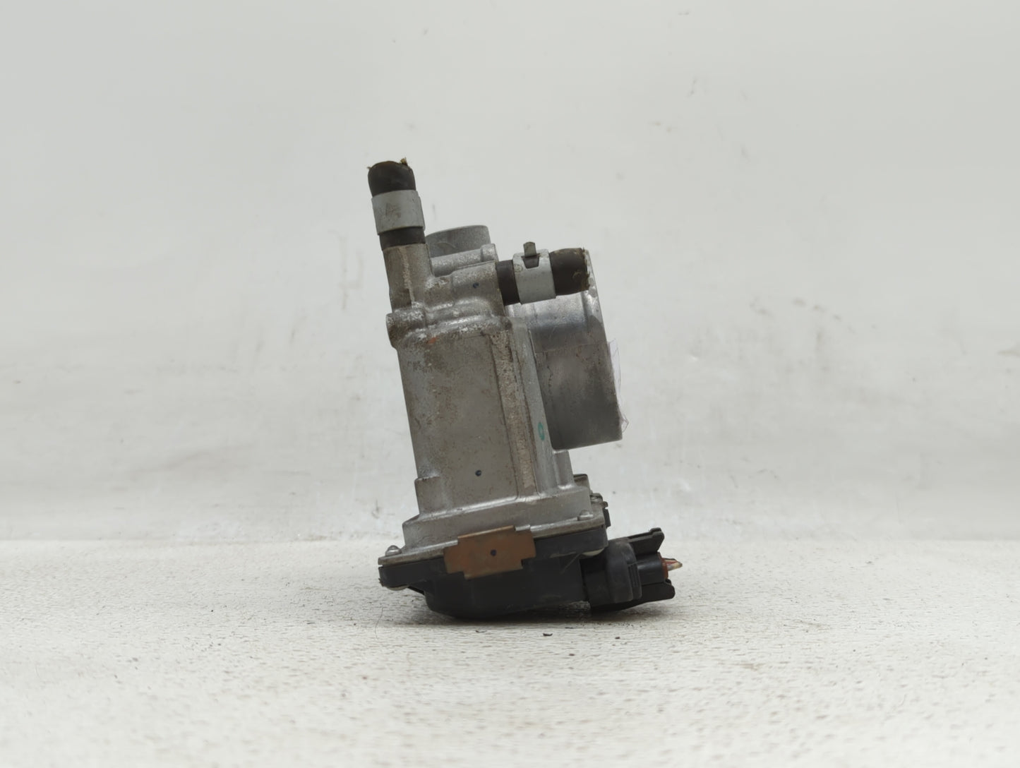 2013-2019 Nissan Sentra Throttle Body P/N:3RA60-01 C 3RA60-01 E, 3RA60-01 D Fits Fits 2013 2014 2015 2016 2017 2018 2019 OEM