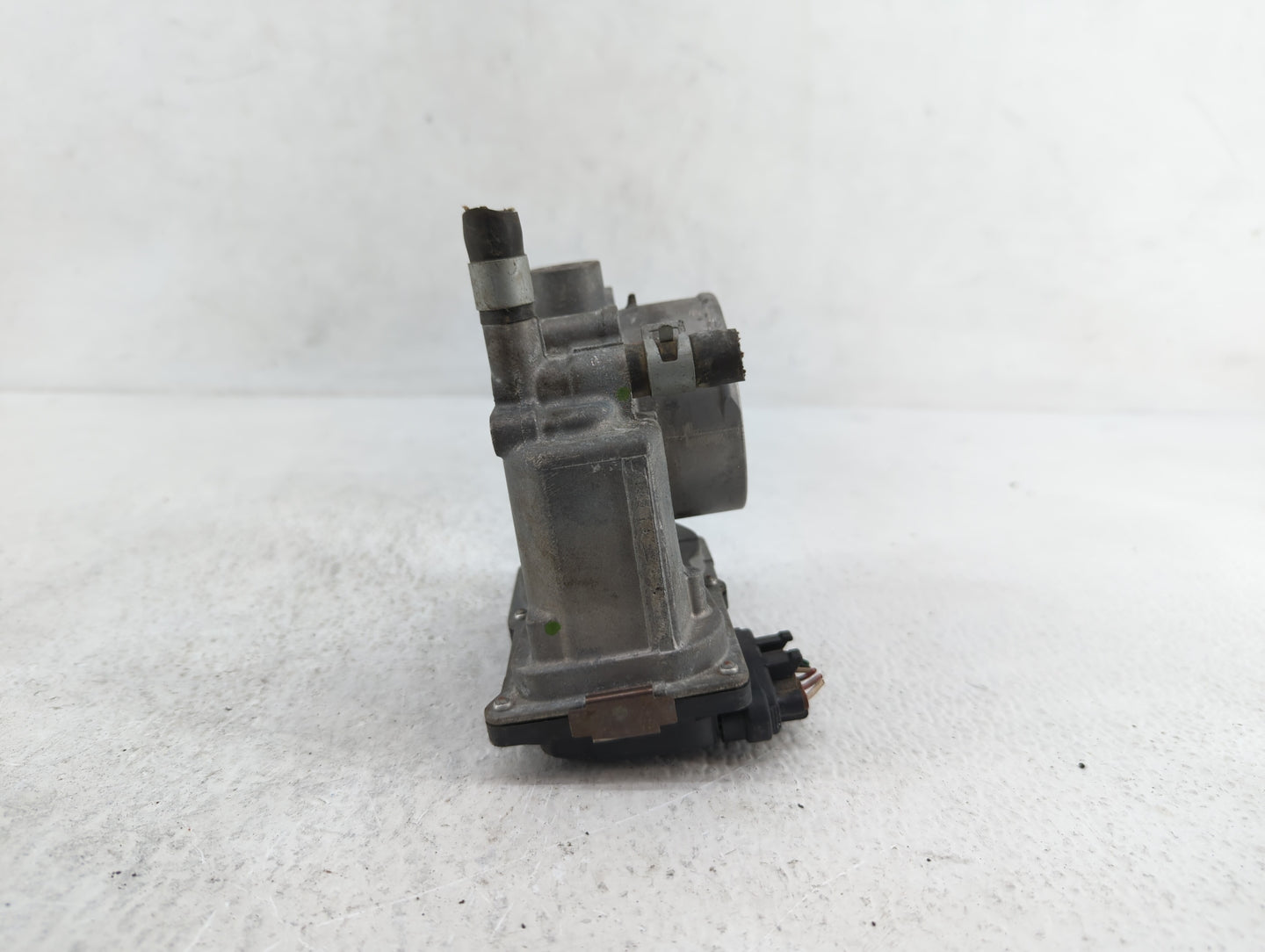 2013-2019 Nissan Sentra Throttle Body P/N:3RA60-01 C 3RA60-01 E, 3RA60-01 D Fits Fits 2013 2014 2015 2016 2017 2018 2019 OEM