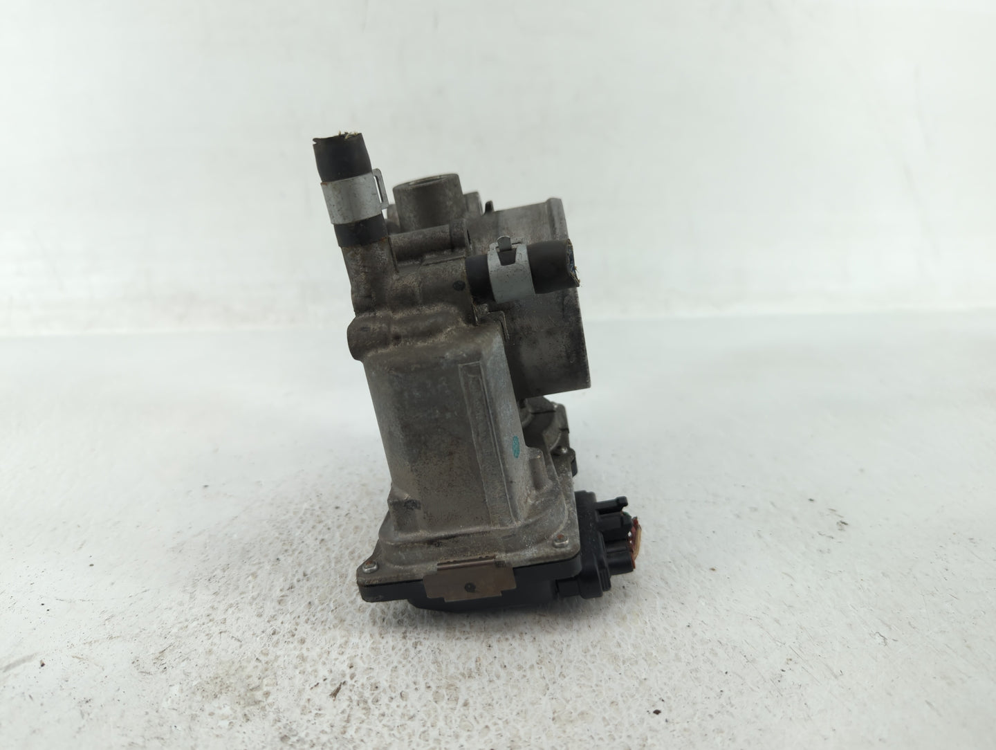 2013-2019 Nissan Sentra Throttle Body P/N:3RA60-01 C 3RA60-01 D, 3RA60-01 A Fits Fits 2013 2014 2015 2016 2017 2018 2019 OEM