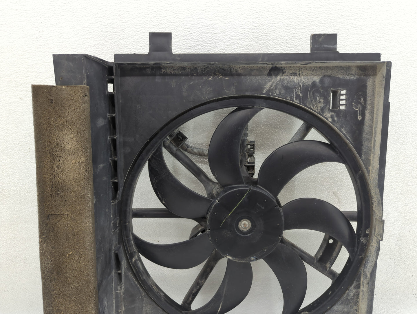 2013-2014 Nissan Sentra Left Radiator Fan Motor Assembly Black - Oemusedautoparts1.com