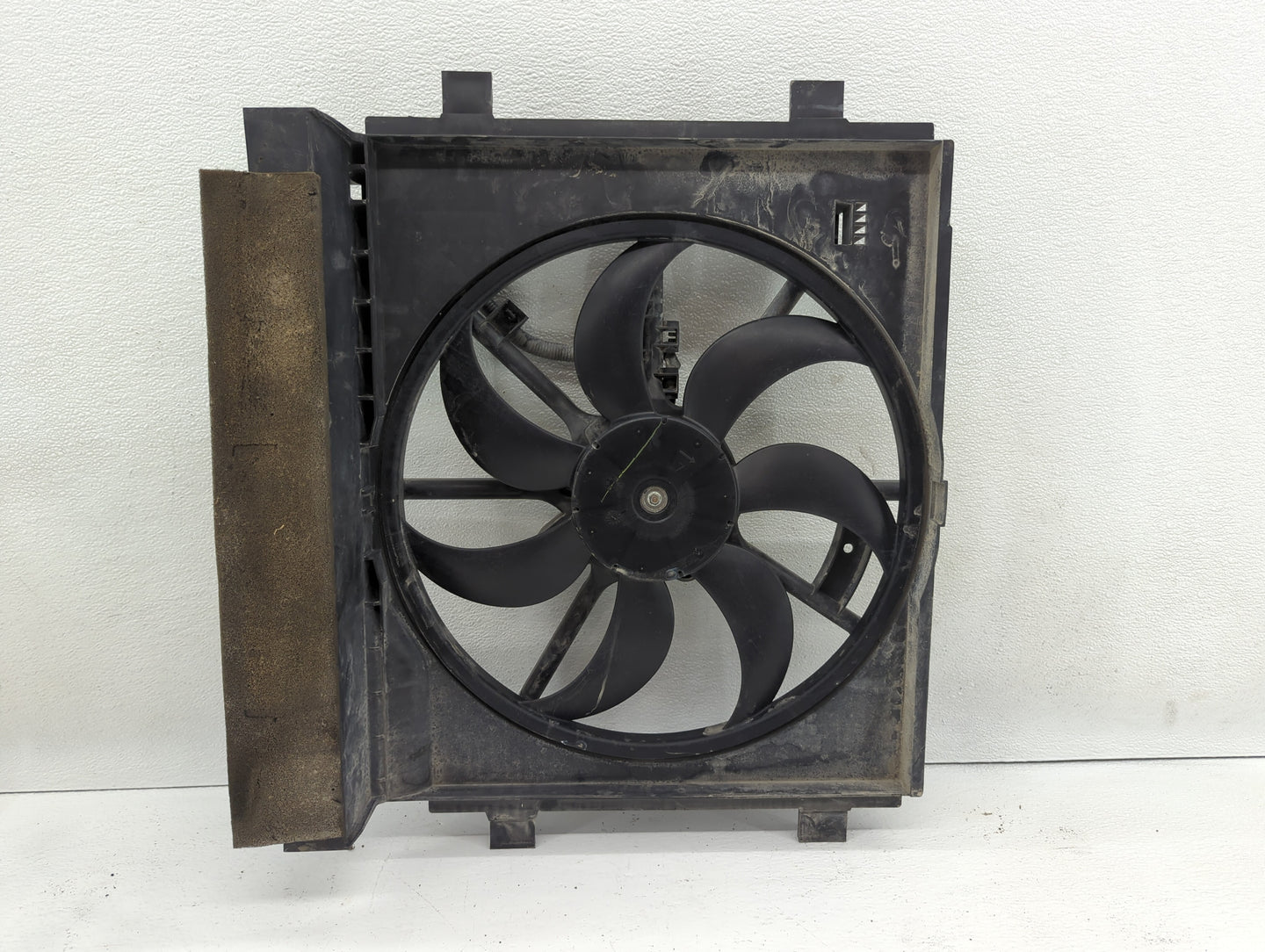 2013-2014 Nissan Sentra Left Radiator Fan Motor Assembly Black - Oemusedautoparts1.com