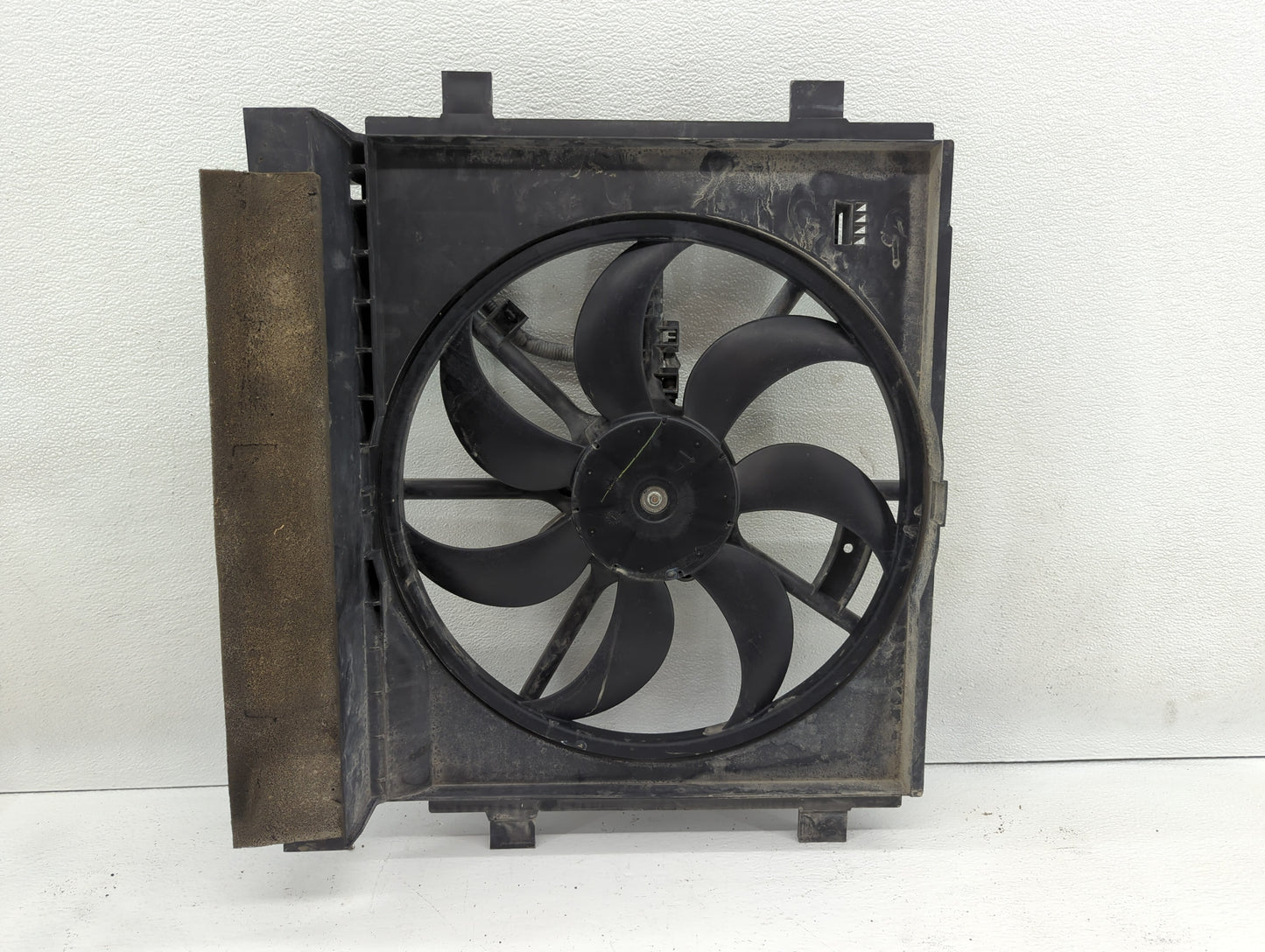 2013-2014 Nissan Sentra Left Radiator Fan Motor Assembly Black - Oemusedautoparts1.com