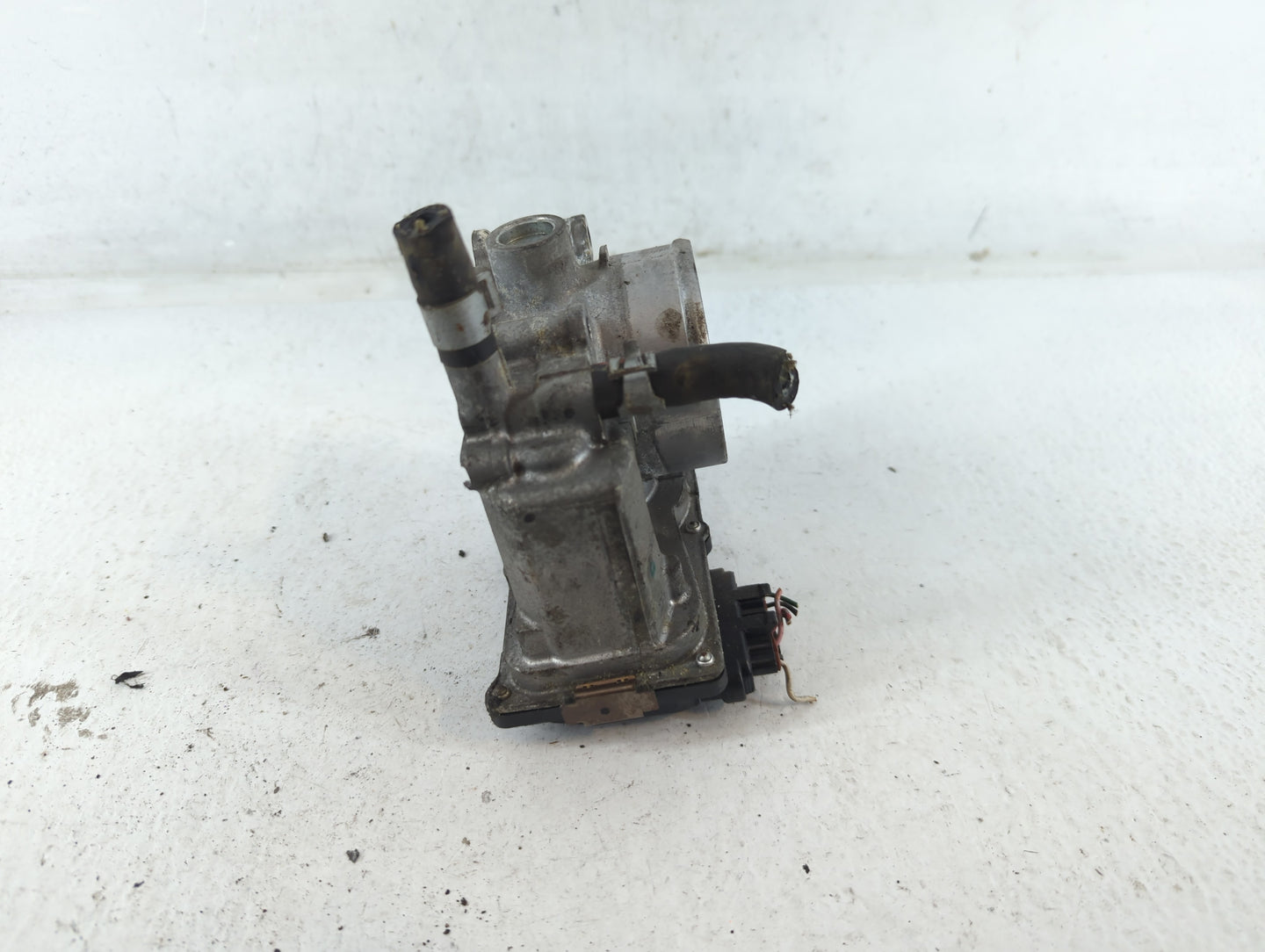 2013-2019 Nissan Sentra Throttle Body P/N:3RA60-01 A Fits Fits 2013 2014 2015 2016 2017 2018 2019 OEM Used Auto Parts - Oemu