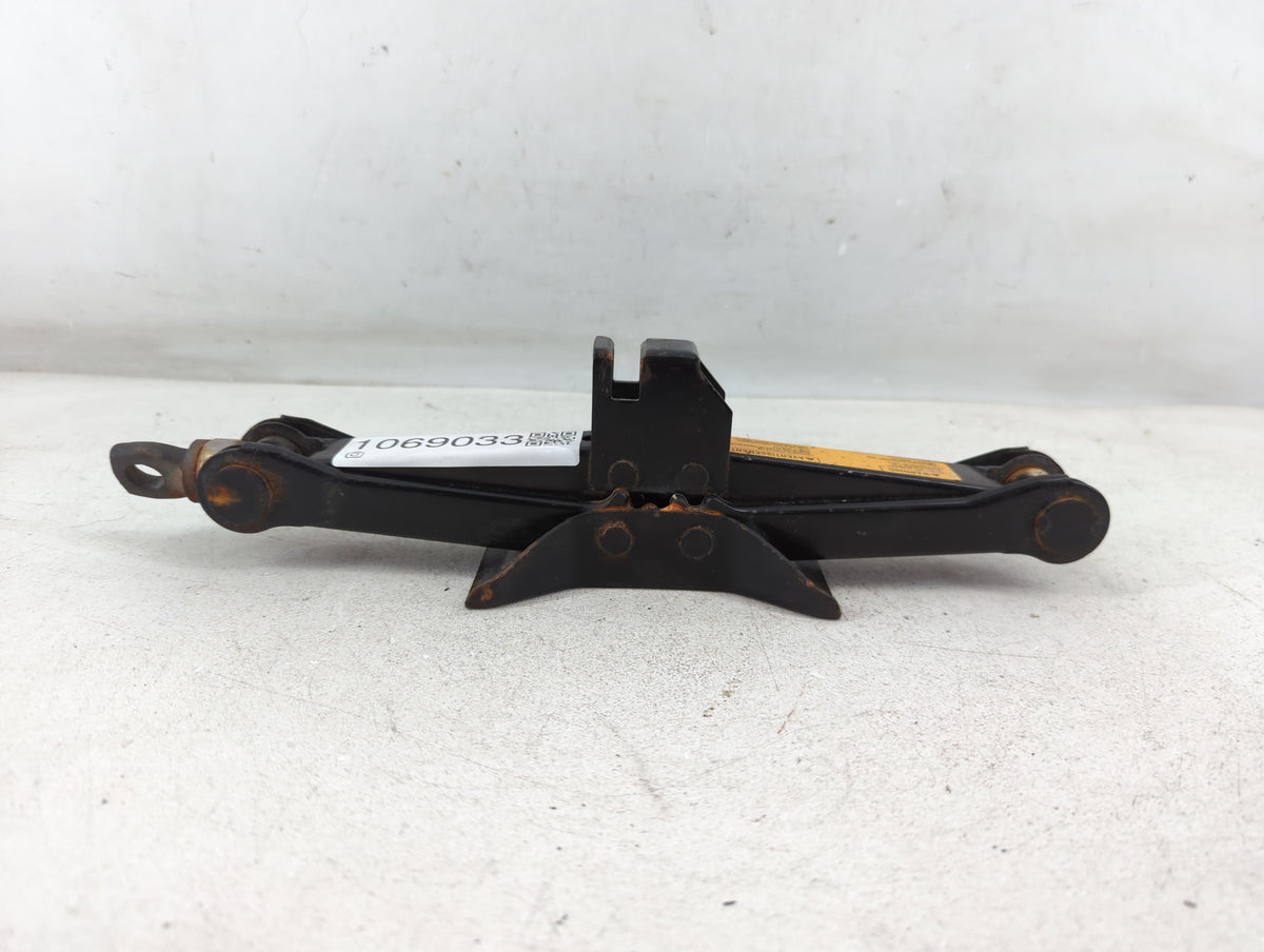 2013 Nissan Versa Spare Scissor Car Jack 1069033 - Oemusedautoparts1.com